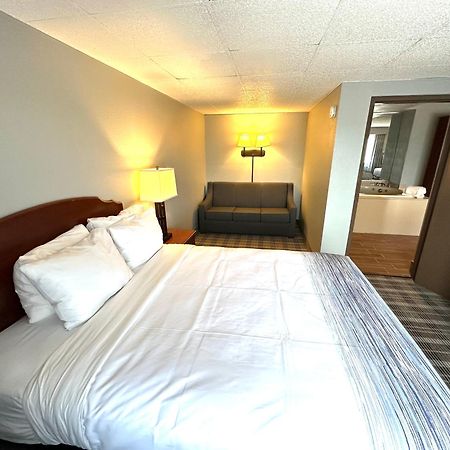 Americinn & Suites By Wyndham Baraboo Event Center Екстериор снимка