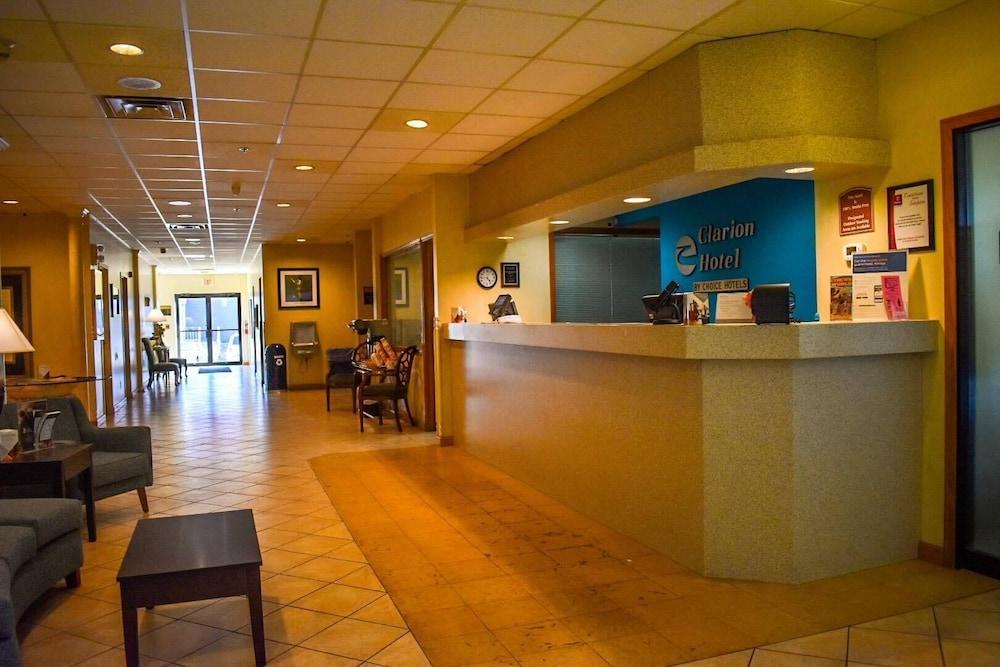 Americinn & Suites By Wyndham Baraboo Event Center Екстериор снимка