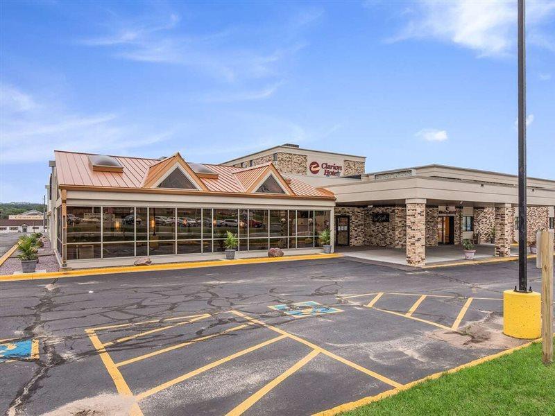 Americinn & Suites By Wyndham Baraboo Event Center Екстериор снимка