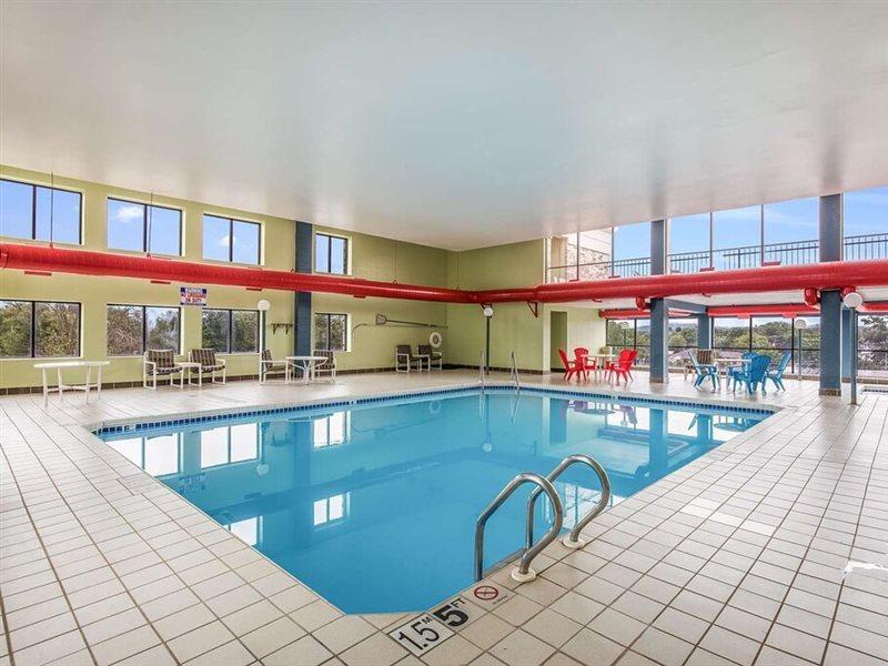 Americinn & Suites By Wyndham Baraboo Event Center Екстериор снимка