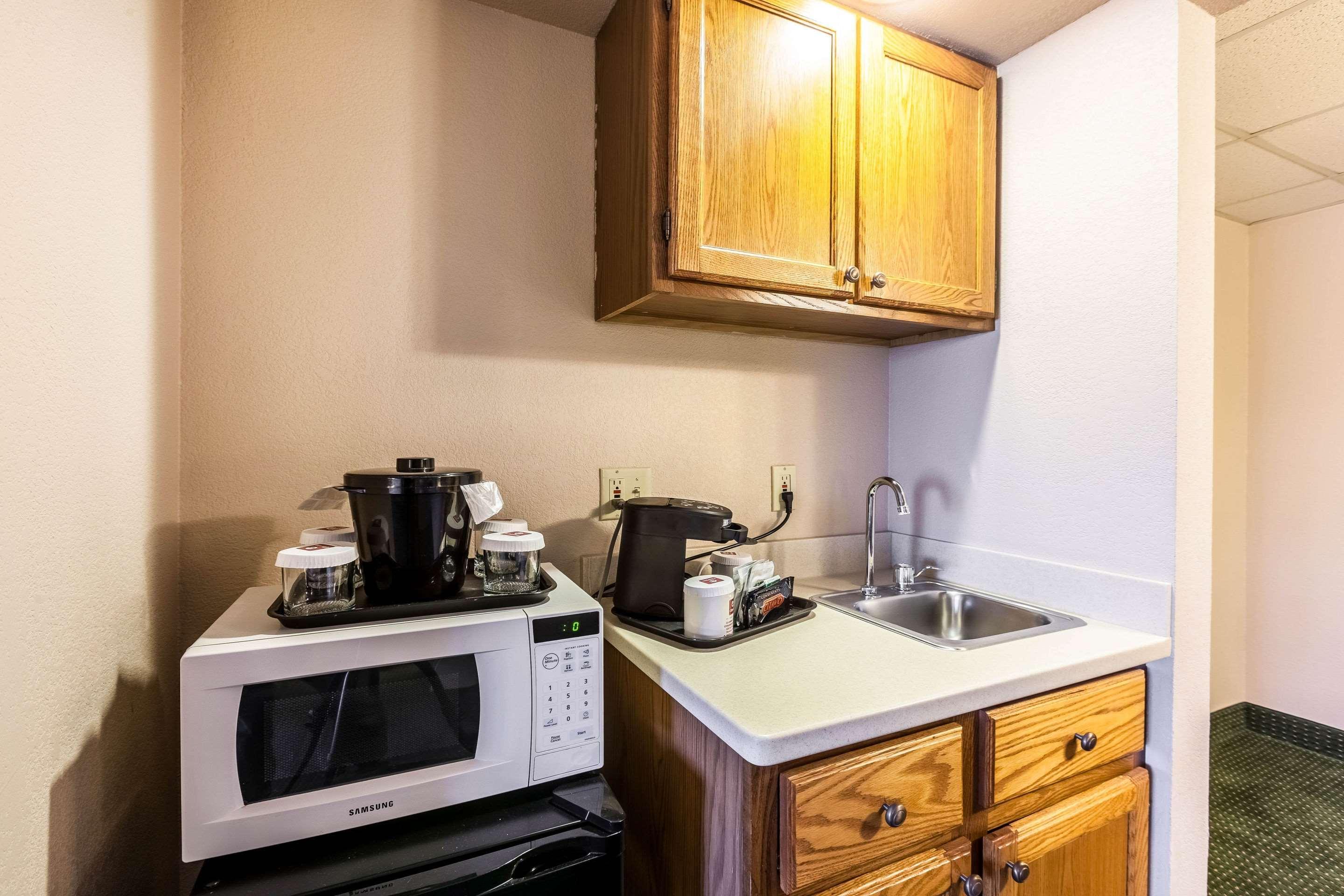 Americinn & Suites By Wyndham Baraboo Event Center Екстериор снимка
