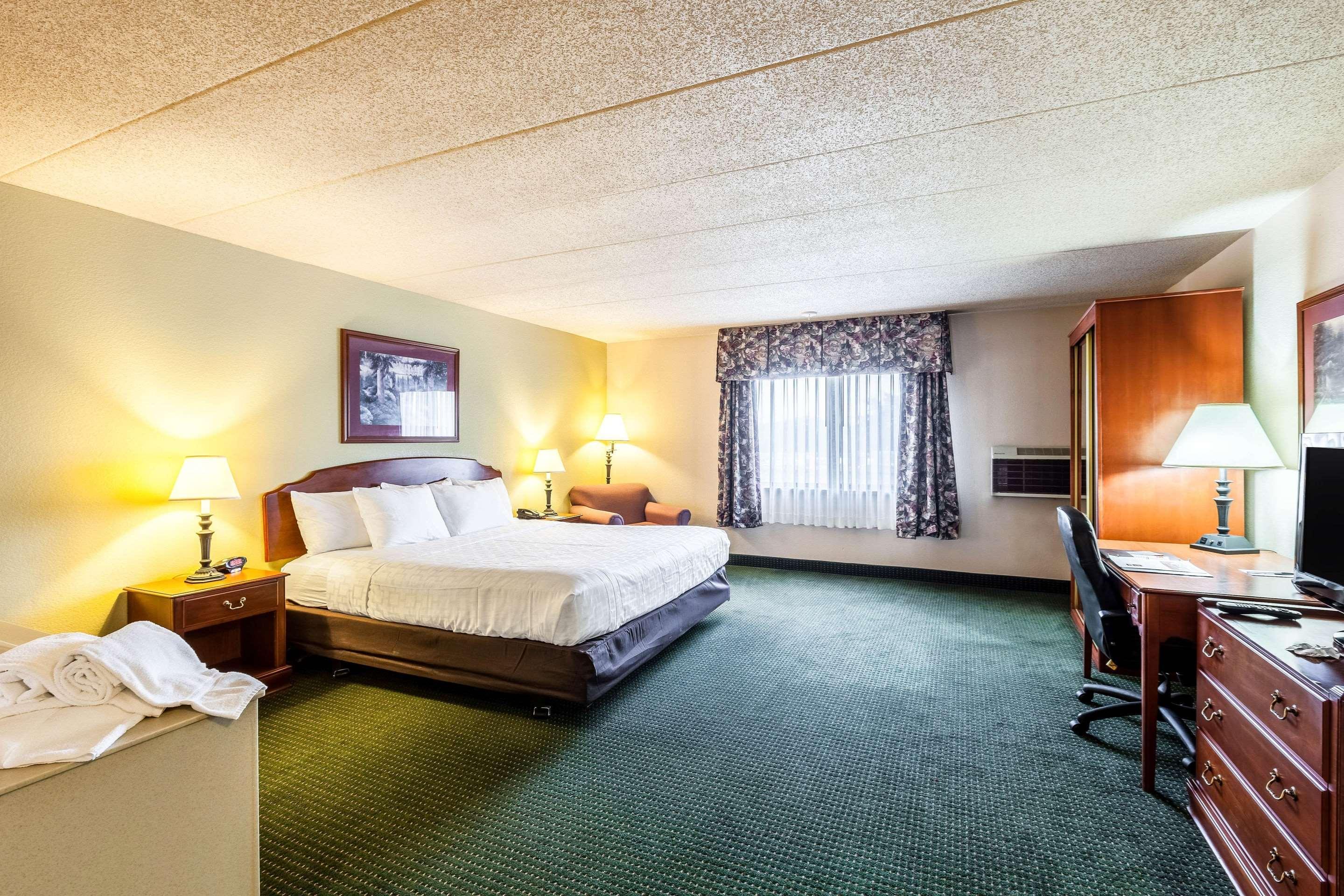 Americinn & Suites By Wyndham Baraboo Event Center Екстериор снимка