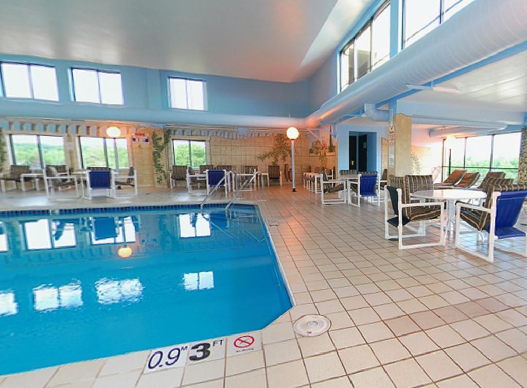 Americinn & Suites By Wyndham Baraboo Event Center Екстериор снимка