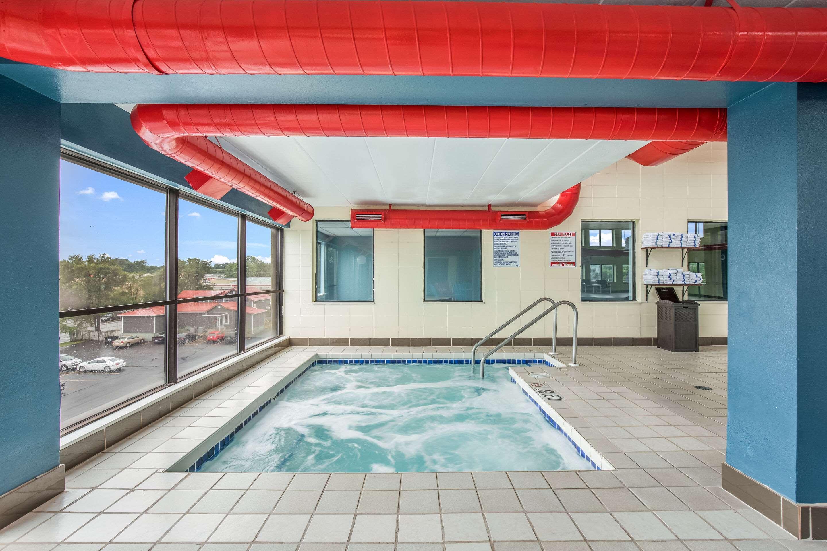 Americinn & Suites By Wyndham Baraboo Event Center Екстериор снимка