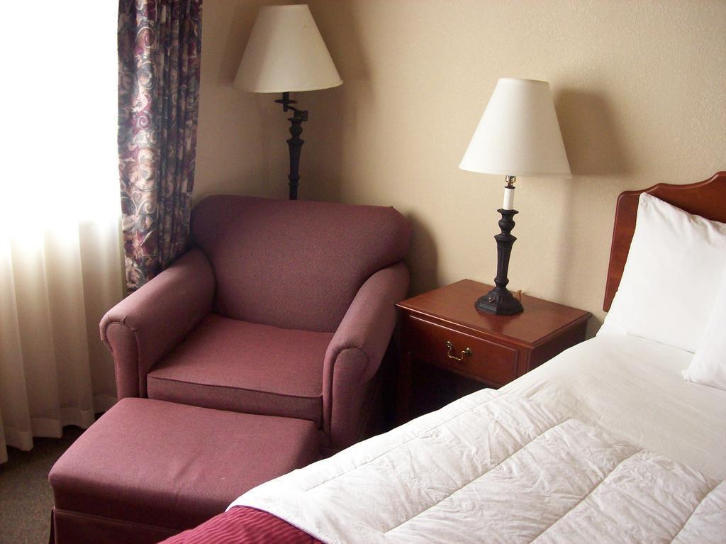 Americinn & Suites By Wyndham Baraboo Event Center Екстериор снимка