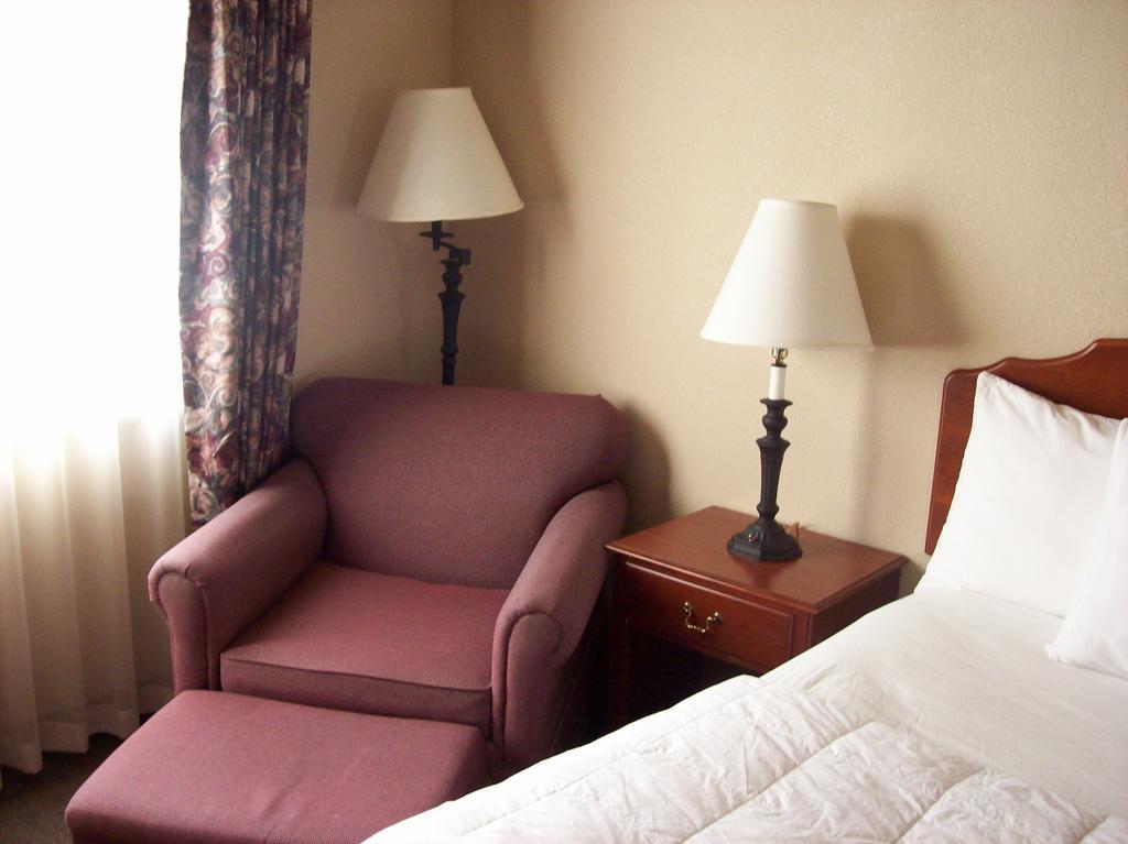 Americinn & Suites By Wyndham Baraboo Event Center Екстериор снимка
