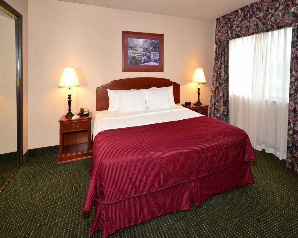Americinn & Suites By Wyndham Baraboo Event Center Екстериор снимка