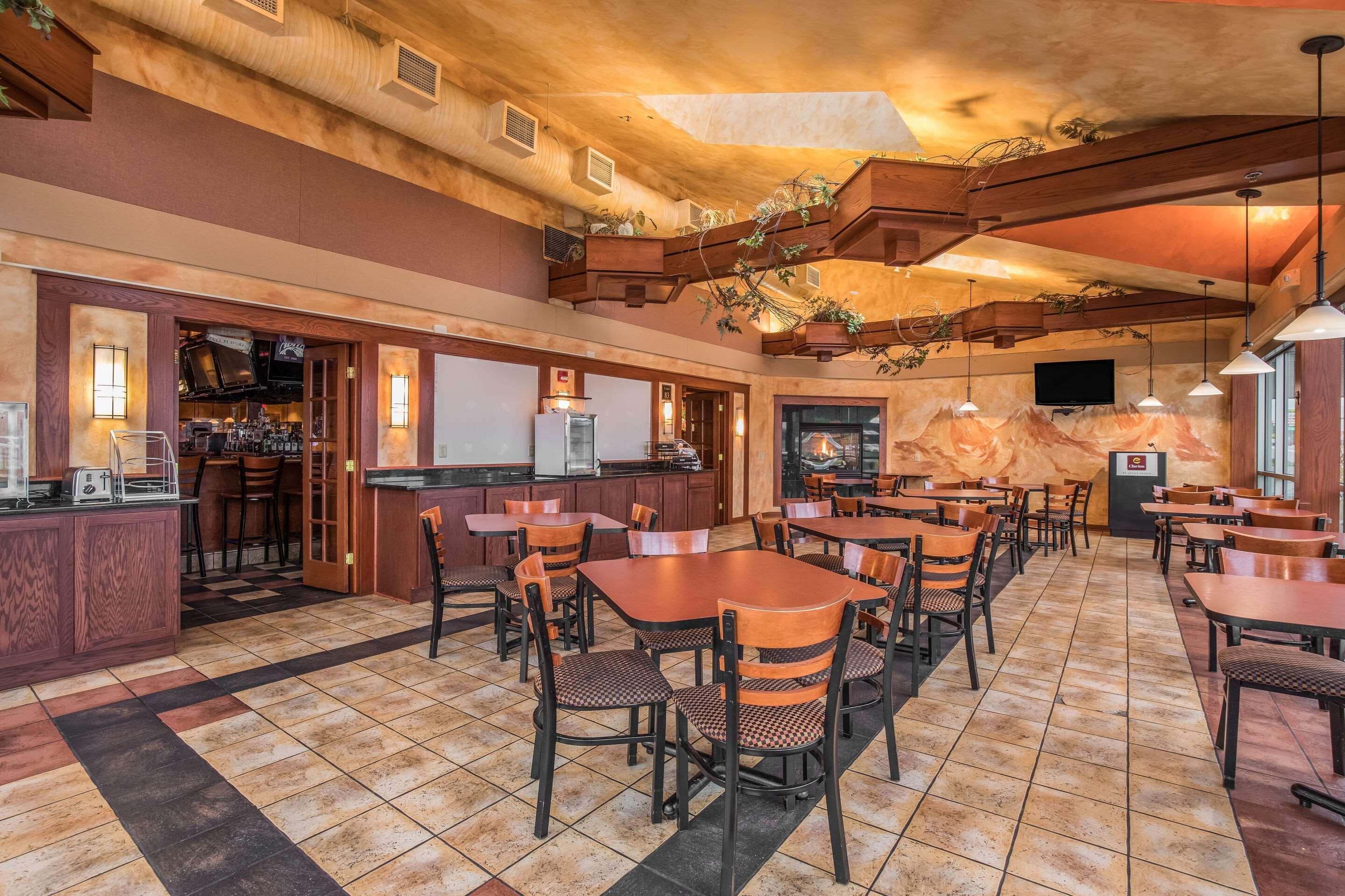 Americinn & Suites By Wyndham Baraboo Event Center Екстериор снимка
