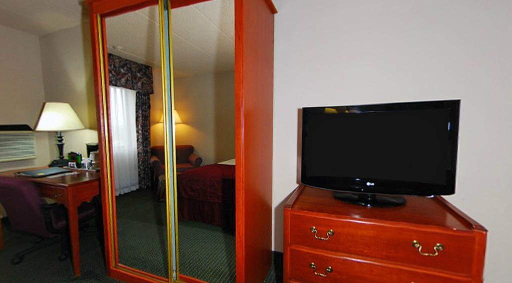 Americinn & Suites By Wyndham Baraboo Event Center Екстериор снимка