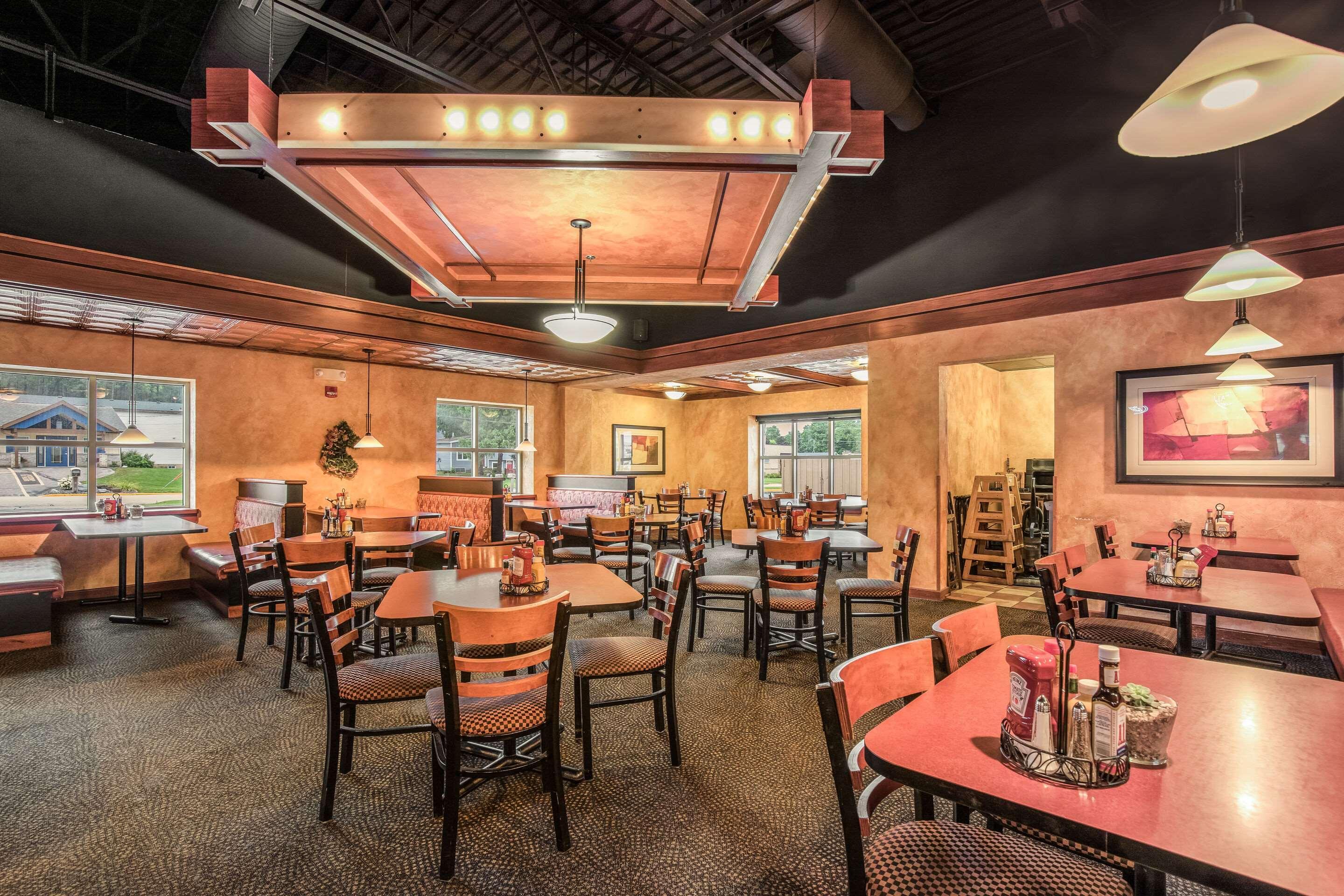 Americinn & Suites By Wyndham Baraboo Event Center Екстериор снимка