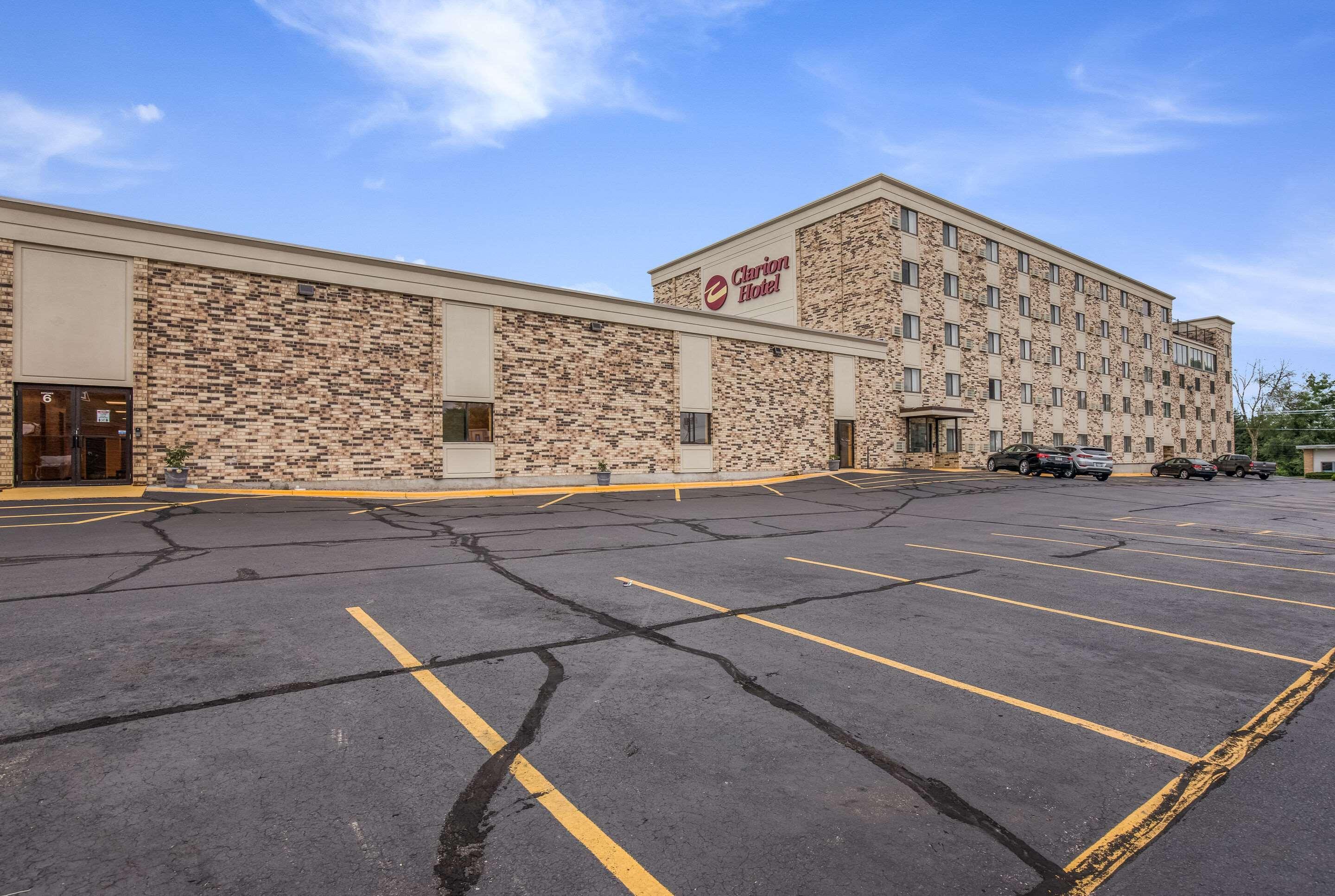 Americinn & Suites By Wyndham Baraboo Event Center Екстериор снимка