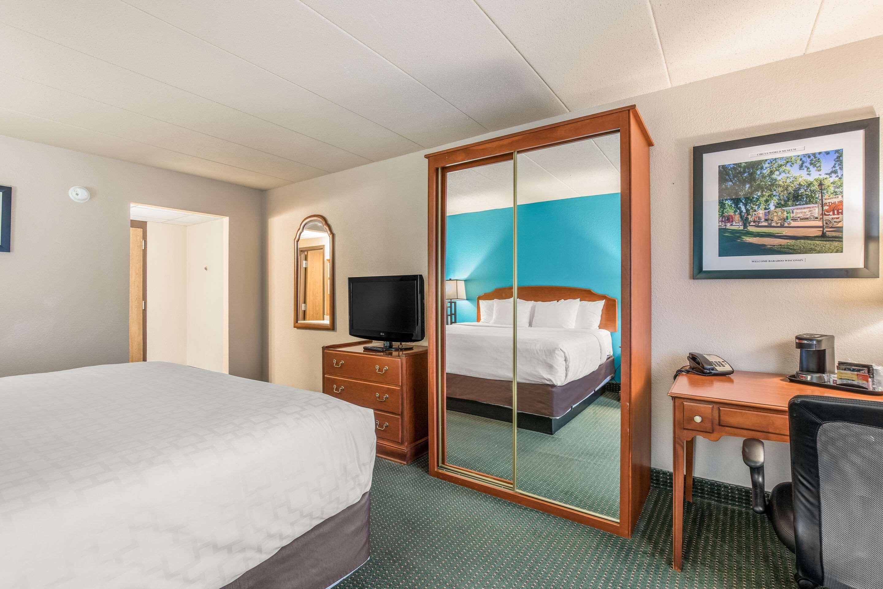 Americinn & Suites By Wyndham Baraboo Event Center Екстериор снимка