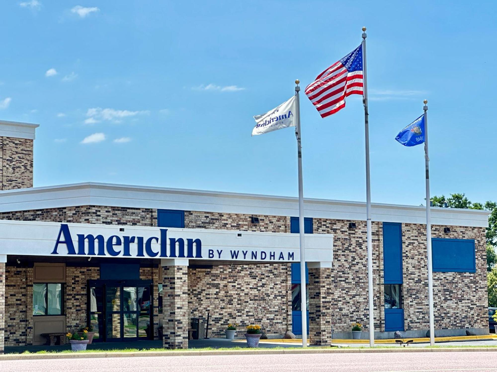 Americinn & Suites By Wyndham Baraboo Event Center Екстериор снимка