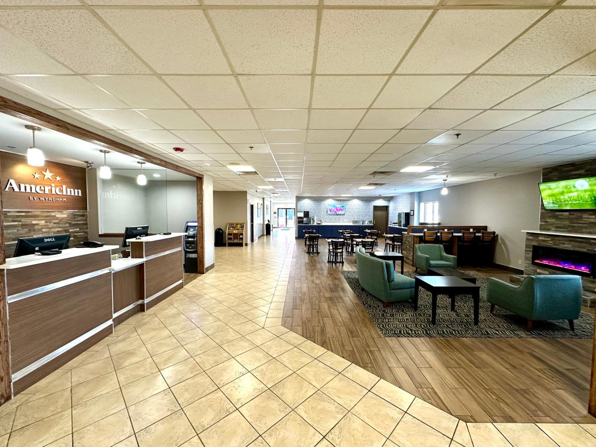 Americinn & Suites By Wyndham Baraboo Event Center Екстериор снимка