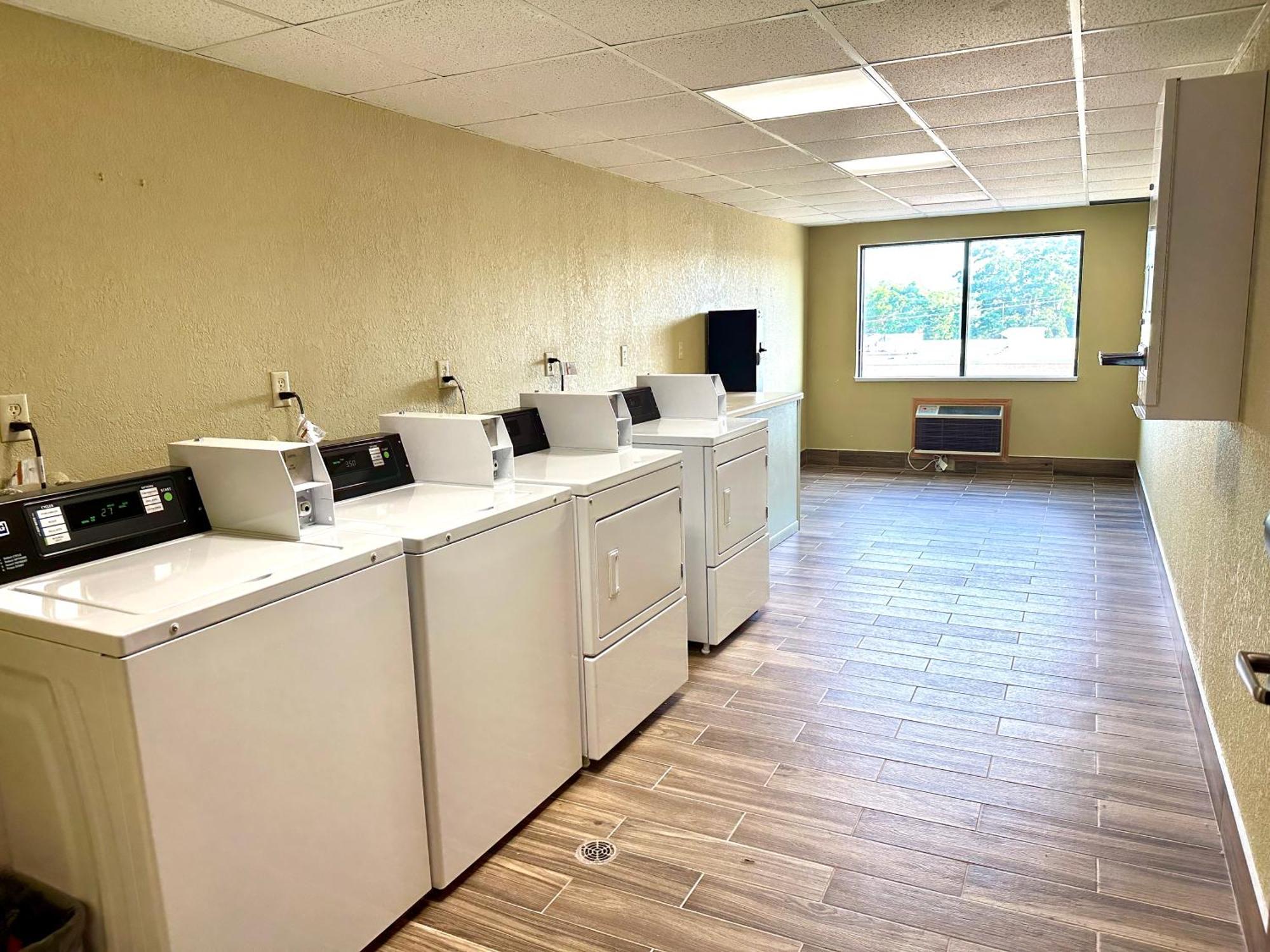Americinn & Suites By Wyndham Baraboo Event Center Екстериор снимка