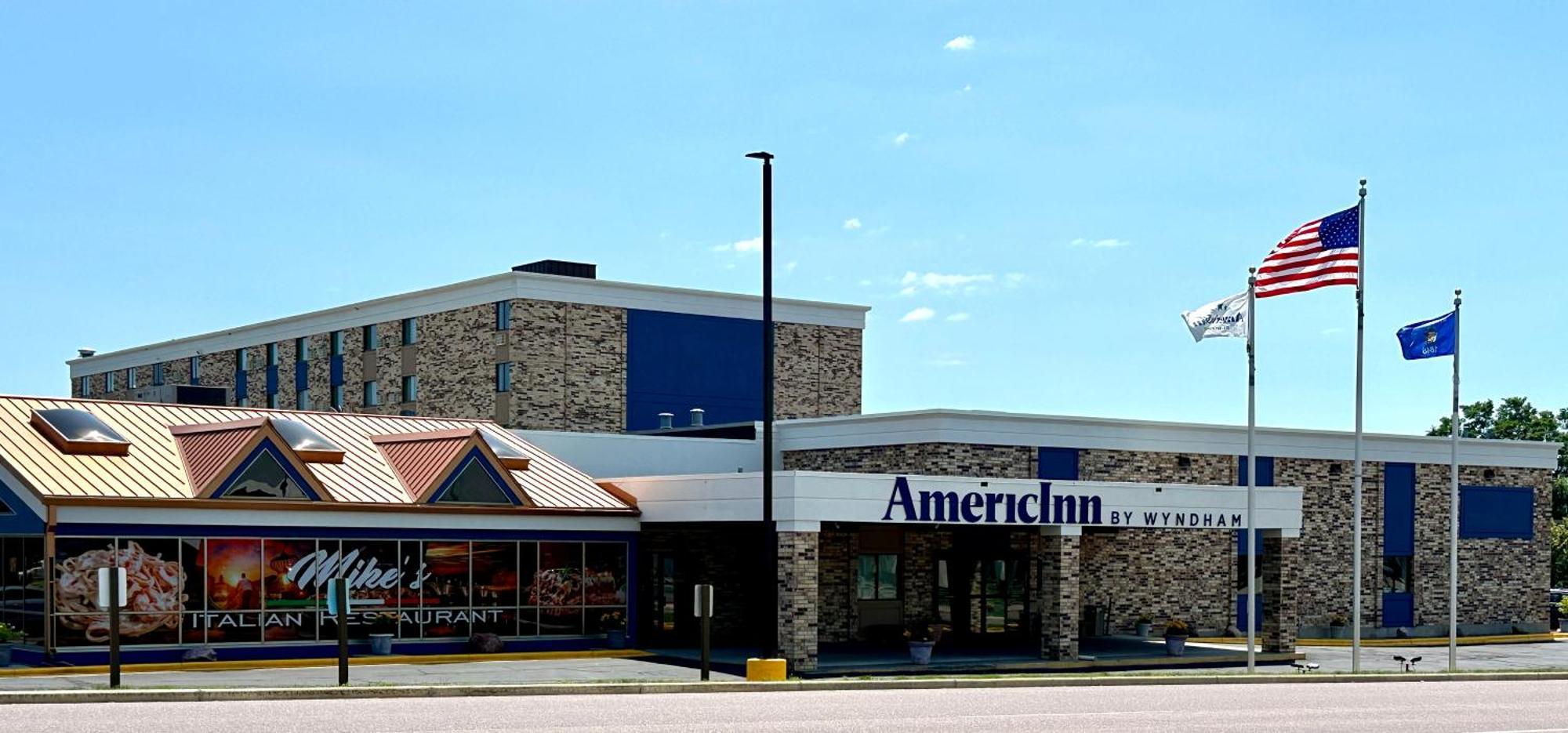 Americinn & Suites By Wyndham Baraboo Event Center Екстериор снимка