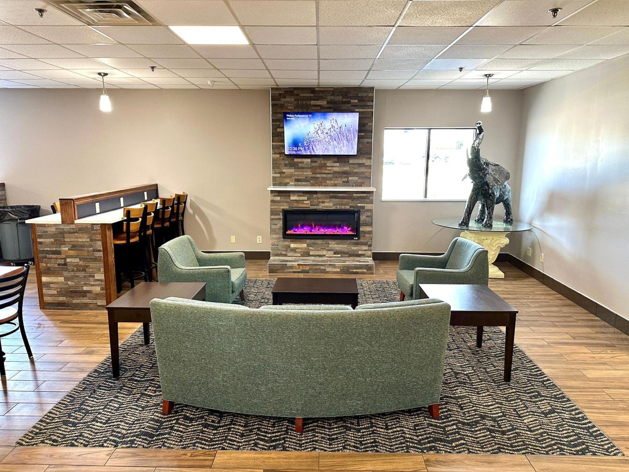 Americinn & Suites By Wyndham Baraboo Event Center Екстериор снимка